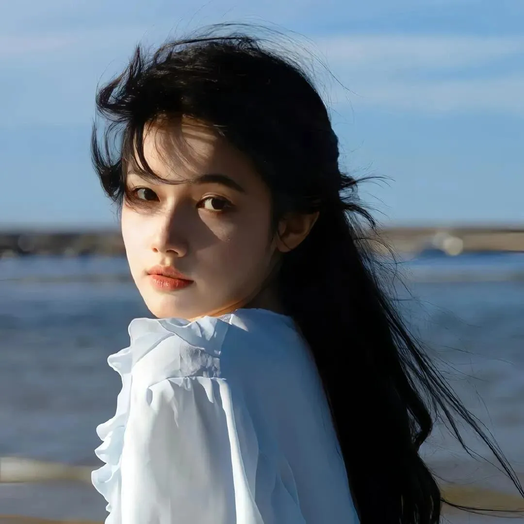 想踢沉迷男的女人